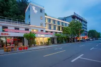 Yichang Nayun Homestay (Three Gorges Dam Tourist Area) - غرفة مطلة على الجبل