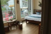Pingyi Yunxi Huajian Homestay Hotels near Liuli Guigu Scenic Spot