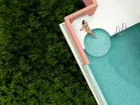 LiCLOUDS HOTEL (Guilin Two Rivers and Four Lakes Xiangshan Park)