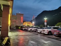 Panda Hometown Hotel - parking