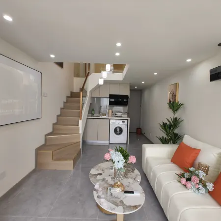 Wuhan Xilai Light Luxury Homestay (Xujiapeng Metro Station Branch)