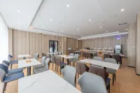 Borrman Hotel (Zhanjiang Mazhang Pedestrian Street West Railway Station) - พร้อมอาหารเช้า