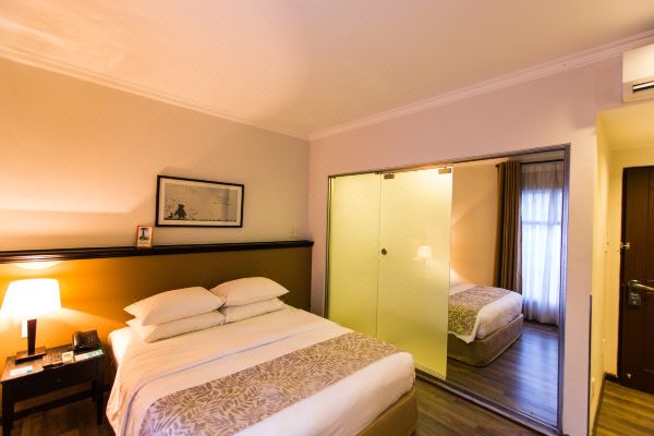 더 알코브 라이브러리 호텔(The Alcove Library Hotel)_5