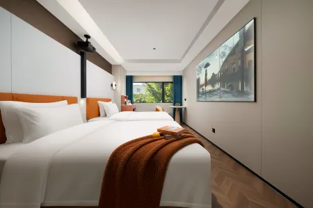 Shaoxing Lu Xun's Hometown Adventure - Taoran Hotel (Cangqiao Zhijie Branch) Отели рядом с достопримечательностью «Datong School»