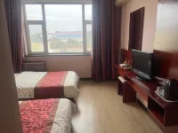 East Ujimqin Banner Changchun Hotel - parkir