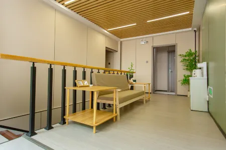 Mercure Hotel(Condine Bus Station) Отели в г. Кандин