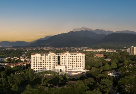 峨眉山天境度假酒店外景图