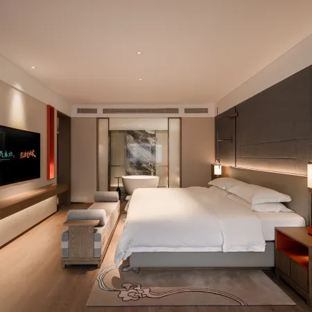 Luoyang Huamao Chunsong Hotel