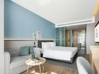 Country Inn & Suites by Radisson，Urumqi International Airport high-speed railway station Hotel.