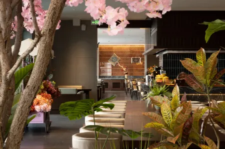 East Search Culture Hotel (Tashan Pamir Tourist Area Qishi Square Branch) Отели в г. Ташкурган