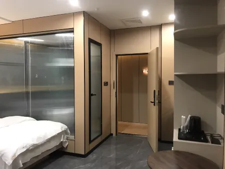 Xingju E-sports Business Hotel (Gongqingcheng High-speed Railway Station)