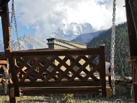 ZENVEW YADING - Bergblick