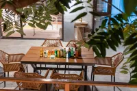 Gulou Li Homestay Luoyi Ancient City Lijingmen Cross Street Branch