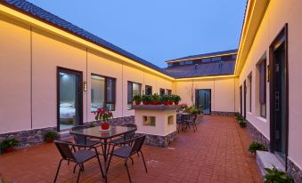 Floral Hotel·Lanshe Courtyard Hotel(Ulan Butong Scenic Area Store)