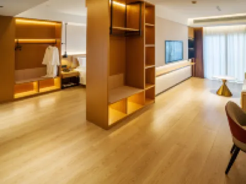 Youyi Crystal Hotel (Qinzhou Baishi Lake Park Branch) Hotels in Qinzhou