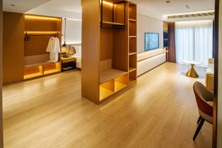 Youyi Crystal Hotel (Qinzhou Baishi Lake Park Branch) Отели рядом с достопримечательностью «Qinzhou University Xianghuiyuan Campus»