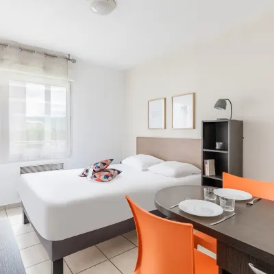 أبارتسيتي كلاسيك تونون ليه بين Hotels near محطة قطار إيفيان