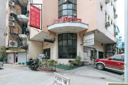 RedDoorz near Quirino Station Manila