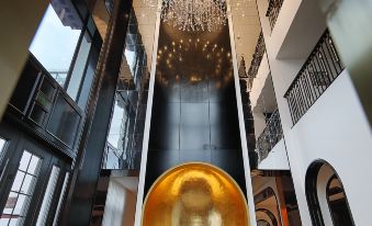 Shangri-La The Chenrezig Sky Garden Hotel