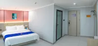 Super 8 Hotel (Chengde Weichang Hedong Branch) Hotels near Mulan Weichang Museum