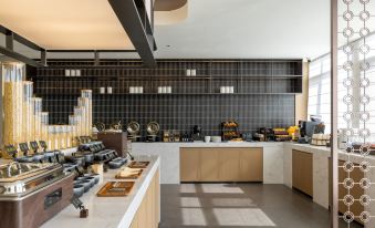 Baoshan Longyang District Hengbang Building Atour Hotel