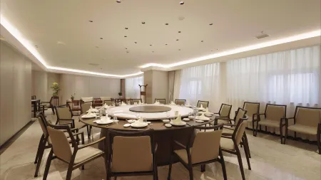 Yinguang International Hotel Отели рядом с достопримечательностью «Liuwei Port»