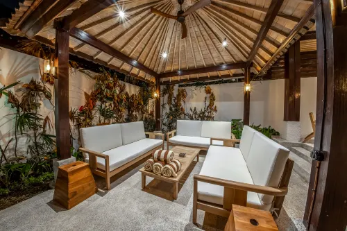 Putri Salju Villa by EVDEkimi – Teras indah di jantung artistik Ubud Area Publik Photos