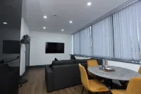 New Oxford House Apartments by Happy Days - Apartments