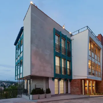 Brooch Boutique Hotel