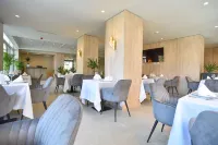 Hotel La Mer Hotels in Бечичі