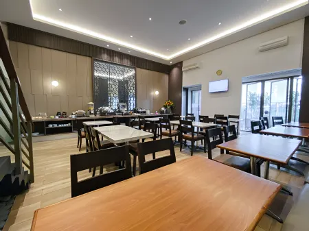 Flamboyan Hotel Tasikmalaya Отели рядом с достопримечательностью «Teknik Informatika»