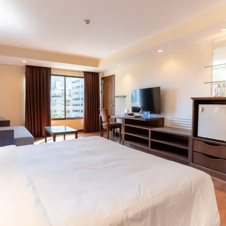 Journeyhub Sukhumvit 26 Отели рядом с достопримечательностью «Станция надземного метро Phrom Phong»