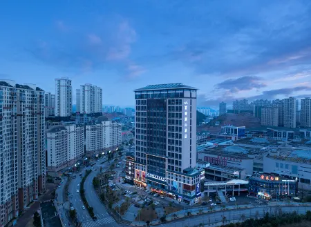 Kaili Fuli Lanshan Hotel Отели рядом с достопримечательностью «Kaili Miao-Dong Customs Park»