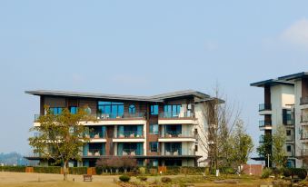 Emeishan Gaoqiao Li  Hentique Pinecone Hotel