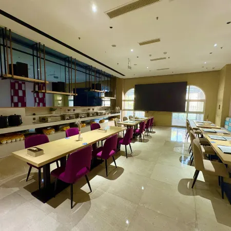 Xingwen Xiviya Hotel (Guangmingba Miaocheng Impression Commercial Street)