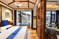 32/2000  Tuopan Shanju High-end River View Homestay (Fenghuang Ancient Town Branch) - Homestays