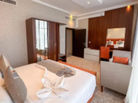 AL Ufq Suites Hotel ハーイルのホテル