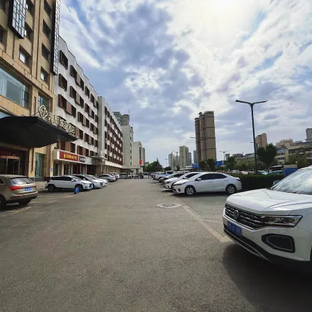 Chonpines Hotel (Yuncheng South Wind Square Dekuang)