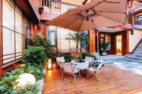 Xinyue·Mid villa Designer Homestay with Snow Mountain View (Dashuiche Store in the Ancient Town) - 2 ดาว