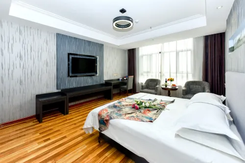 Dunhuang City Collection Hotel (Shazhou Night Market)