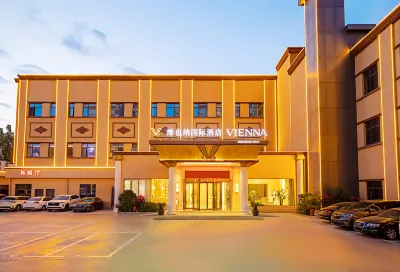 Vienna Hotel Zhengzhou Nanyang Road xinglongpu subway station Hotels near Shenglong Huijin Square