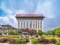 Saishang Qinyuan Village Business Hotel