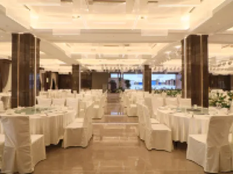 Hengfa International Hotel(near the Weiyuan Tower) فنادق في لونغ شي