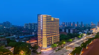 中森逸林國際飯店（八一廣場南昌站店） 南昌工程學院(彭橋校區)附近的飯店