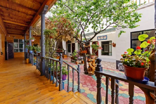 Tekes Niannianshun Homestay