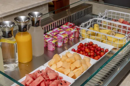 Vienna Hotel ( Nanma Square Store in Anshun Ancient City) Отели рядом с достопримечательностью «Anshun University»