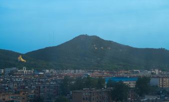 Holiday Inn Express Jingshi Road Qianfo Moutain