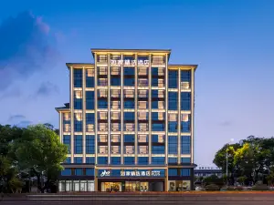 Homeinn Plus Hotel (Zhangjiajie Shiqu Ziwu Road)