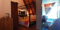 Edgefield Residence & Escapes Hotel di Polgasowita