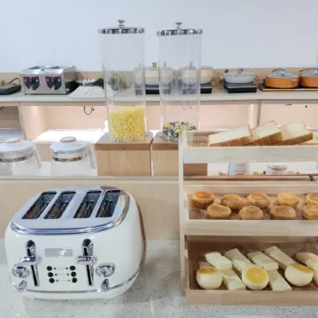 Vienna Hotel (Nandan Dongtian Jiuhai Scenic Area Jinfurong Square Branch) Отели в г. Наньдань